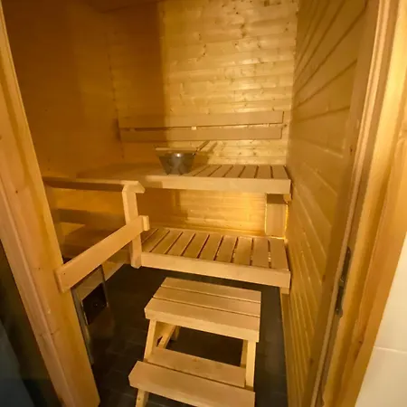 Yllaes 9501 דירה